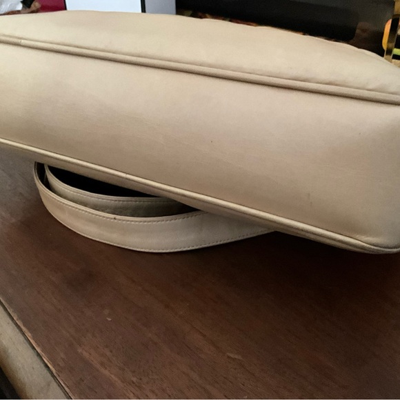 CHANEL Beautiful Quilted Vintage Tote Chain-Leather straps Tan Gold Bag Charm - Picture 12 of 13